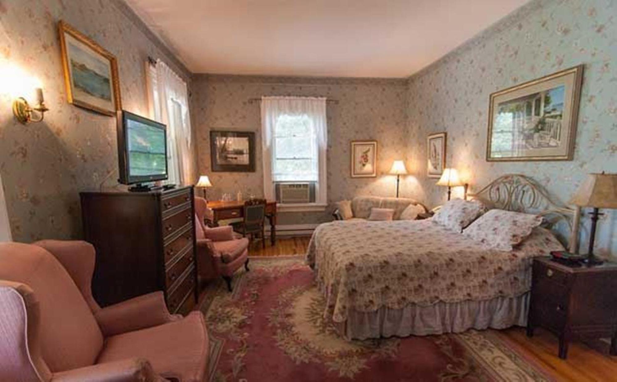 Carriage House Inn Fredericton Exterior photo