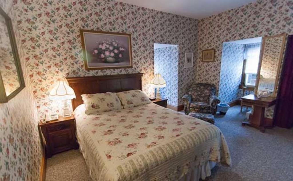 Carriage House Inn Fredericton Room photo
